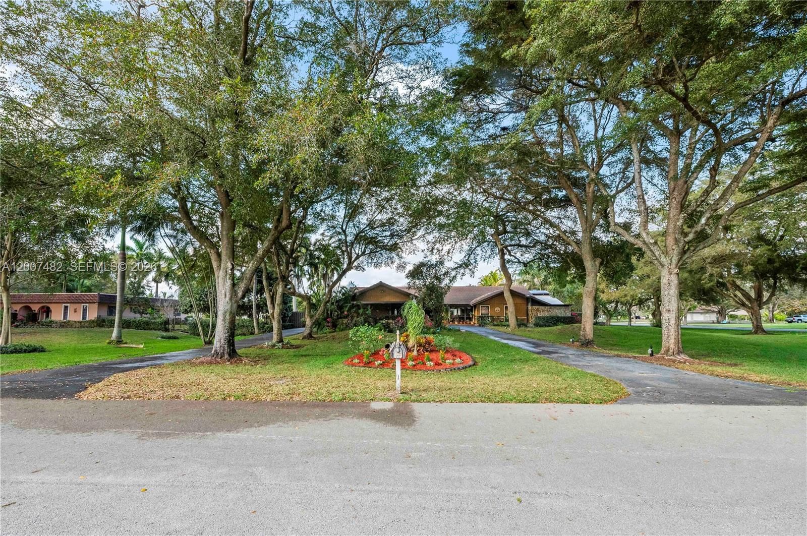 Real estate property located at 10651 27th St, Broward, Davie West, Davie, FL