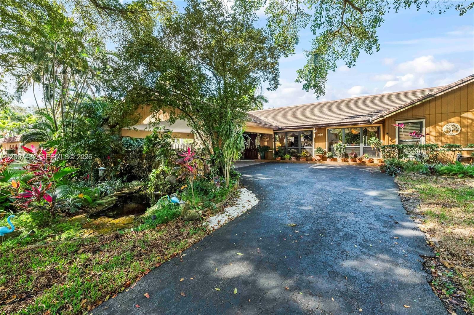 Real estate property located at 10651 27th St, Broward, Davie West, Davie, FL