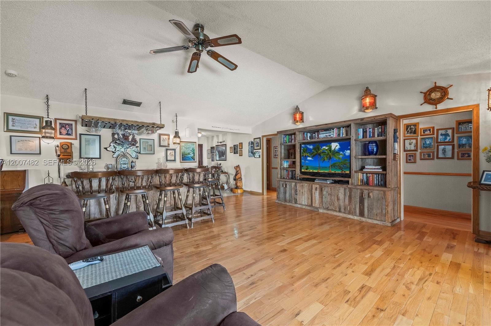 Real estate property located at 10651 27th St, Broward, Davie West, Davie, FL