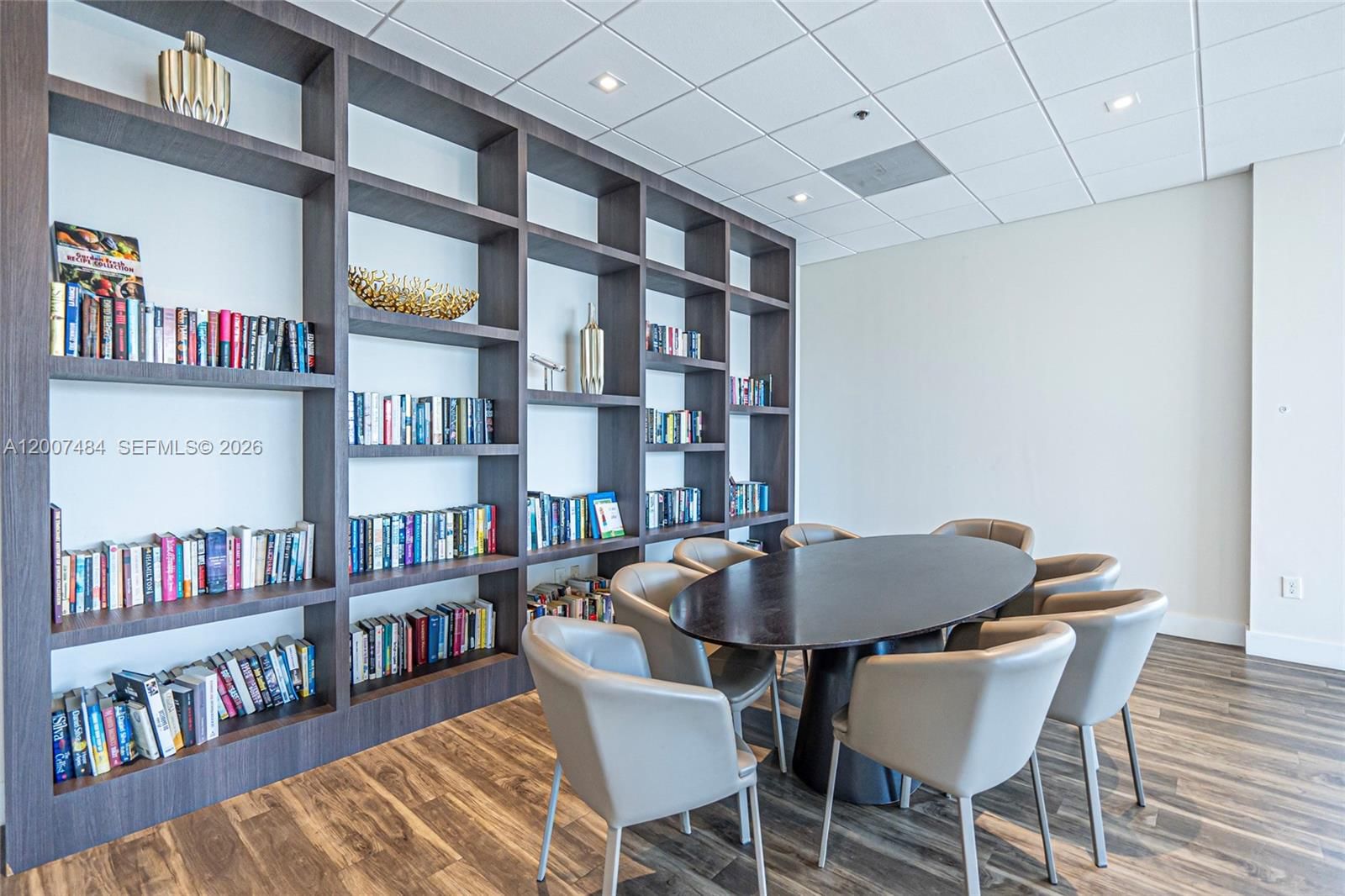 Real estate property located at 20505 Country Club Dr #931, Miami-dade, Waterview Condo, Aventura, FL