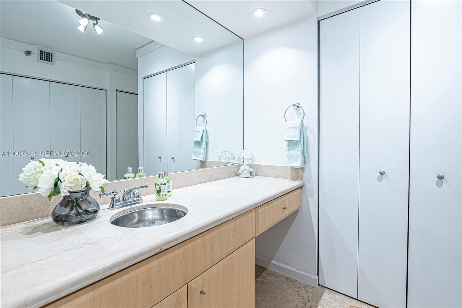 Real estate property located at 20505 Country Club Dr #931, Miami-dade, Waterview Condo, Aventura, FL