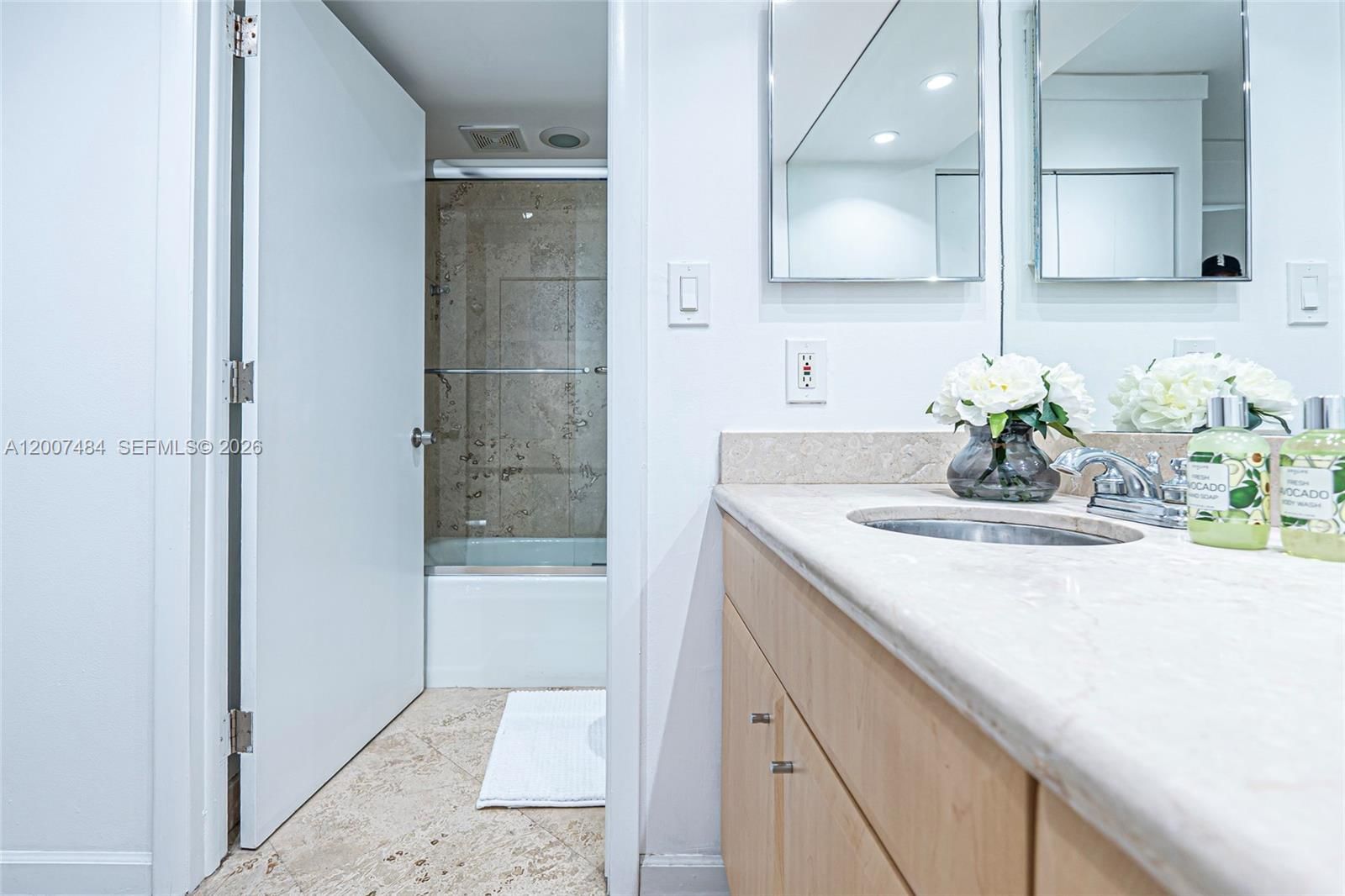 Real estate property located at 20505 Country Club Dr #931, Miami-dade, Waterview Condo, Aventura, FL