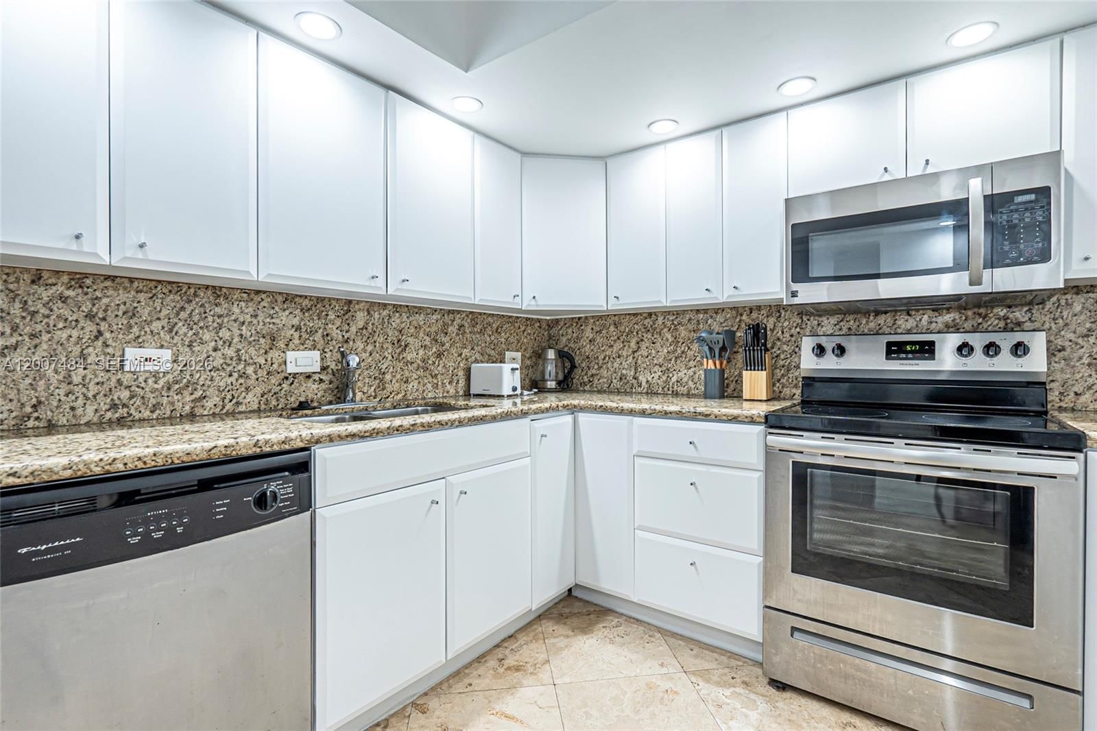 Real estate property located at 20505 Country Club Dr #931, Miami-dade, Waterview Condo, Aventura, FL