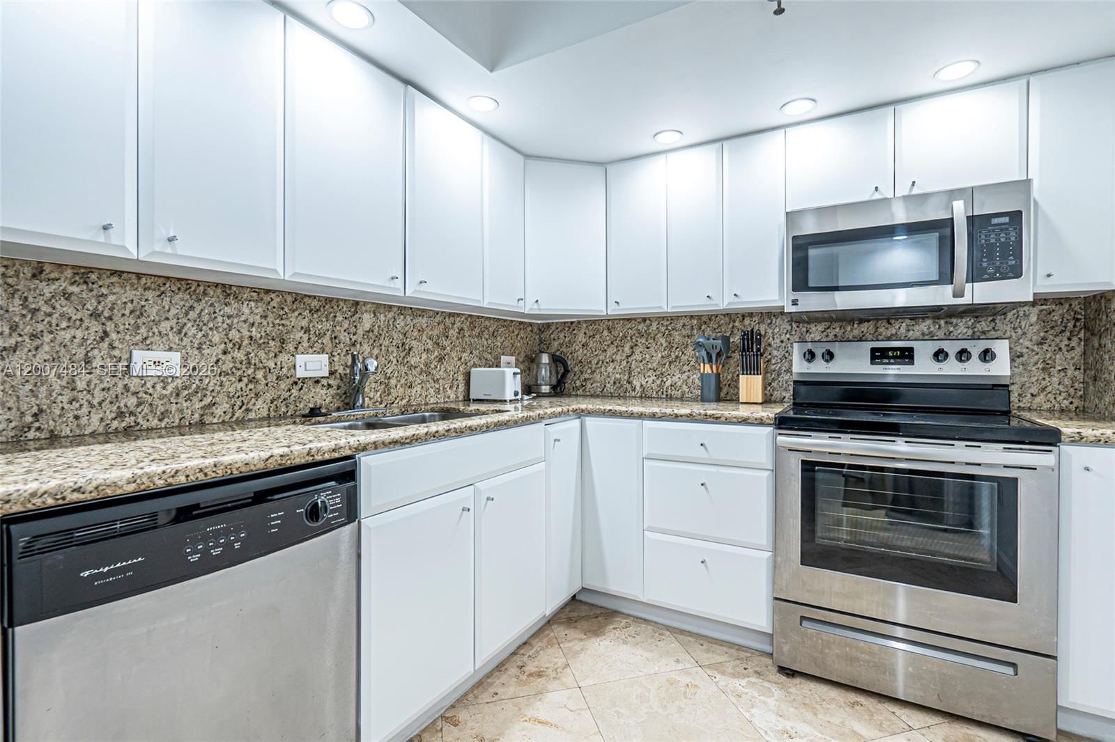 Real estate property located at 20505 Country Club Dr #931, Miami-dade, Waterview Condo, Aventura, FL