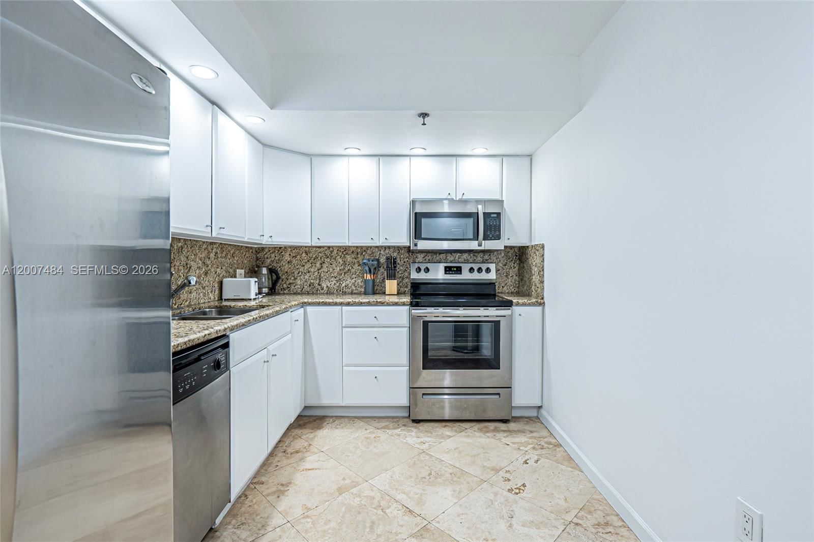 Real estate property located at 20505 Country Club Dr #931, Miami-dade, Waterview Condo, Aventura, FL