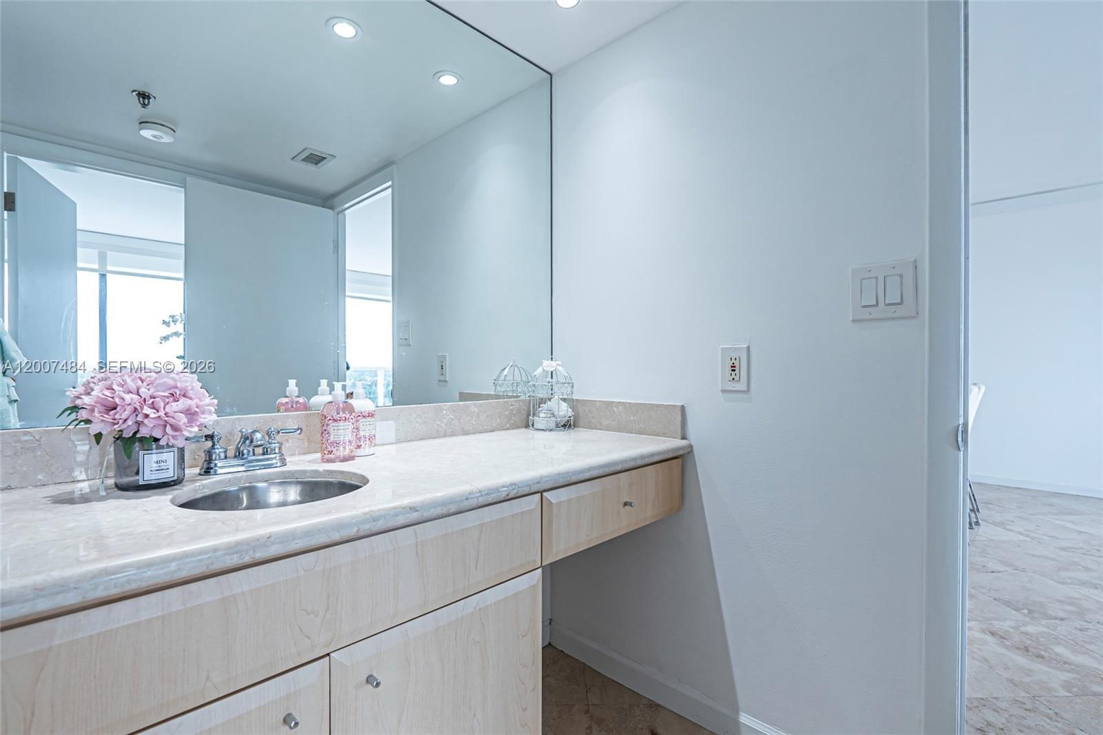 Real estate property located at 20505 Country Club Dr #931, Miami-dade, Waterview Condo, Aventura, FL