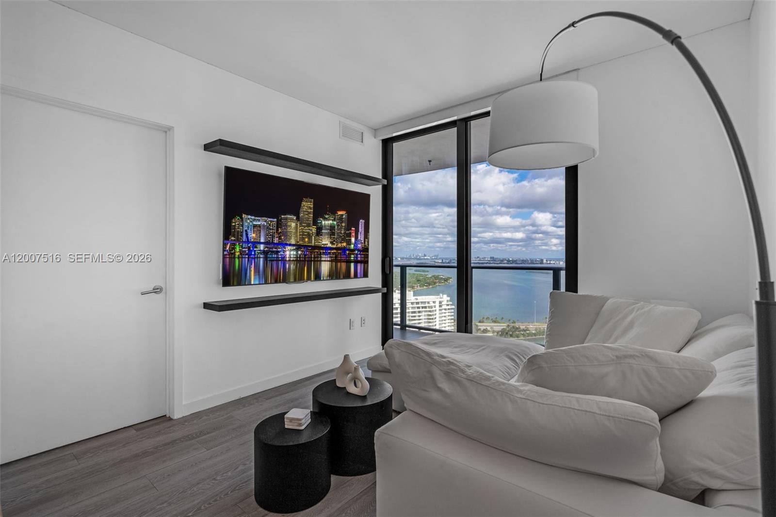 Real estate property located at 501 31st St #3704, Miami-dade, Paraiso Bayviews Condo, Miami, FL