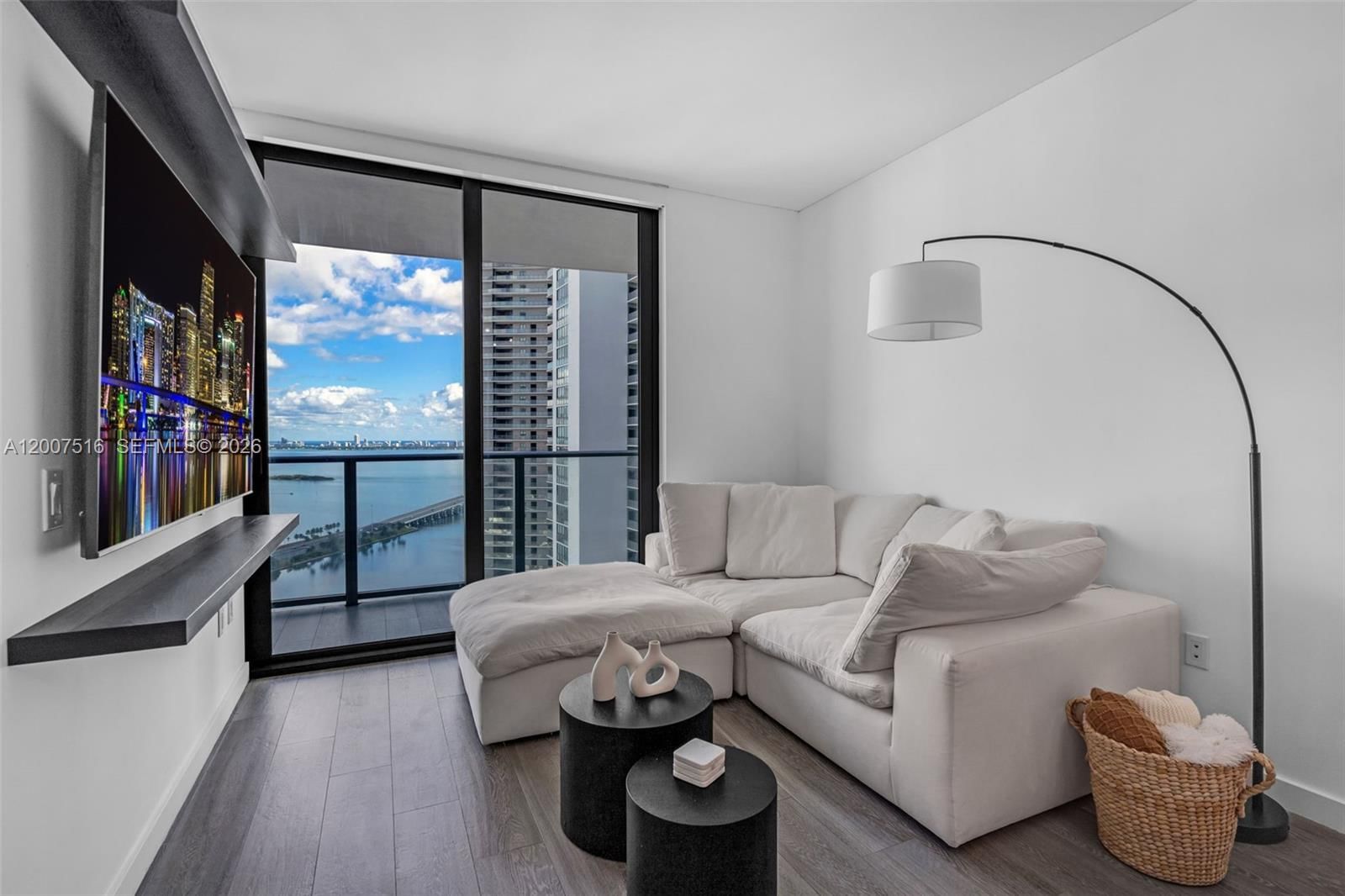 Real estate property located at 501 31st St #3704, Miami-dade, Paraiso Bayviews Condo, Miami, FL