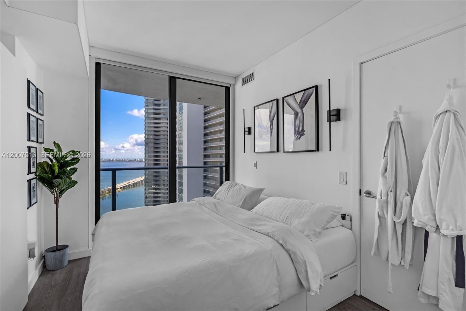 Real estate property located at 501 31st St #3704, Miami-dade, Paraiso Bayviews Condo, Miami, FL