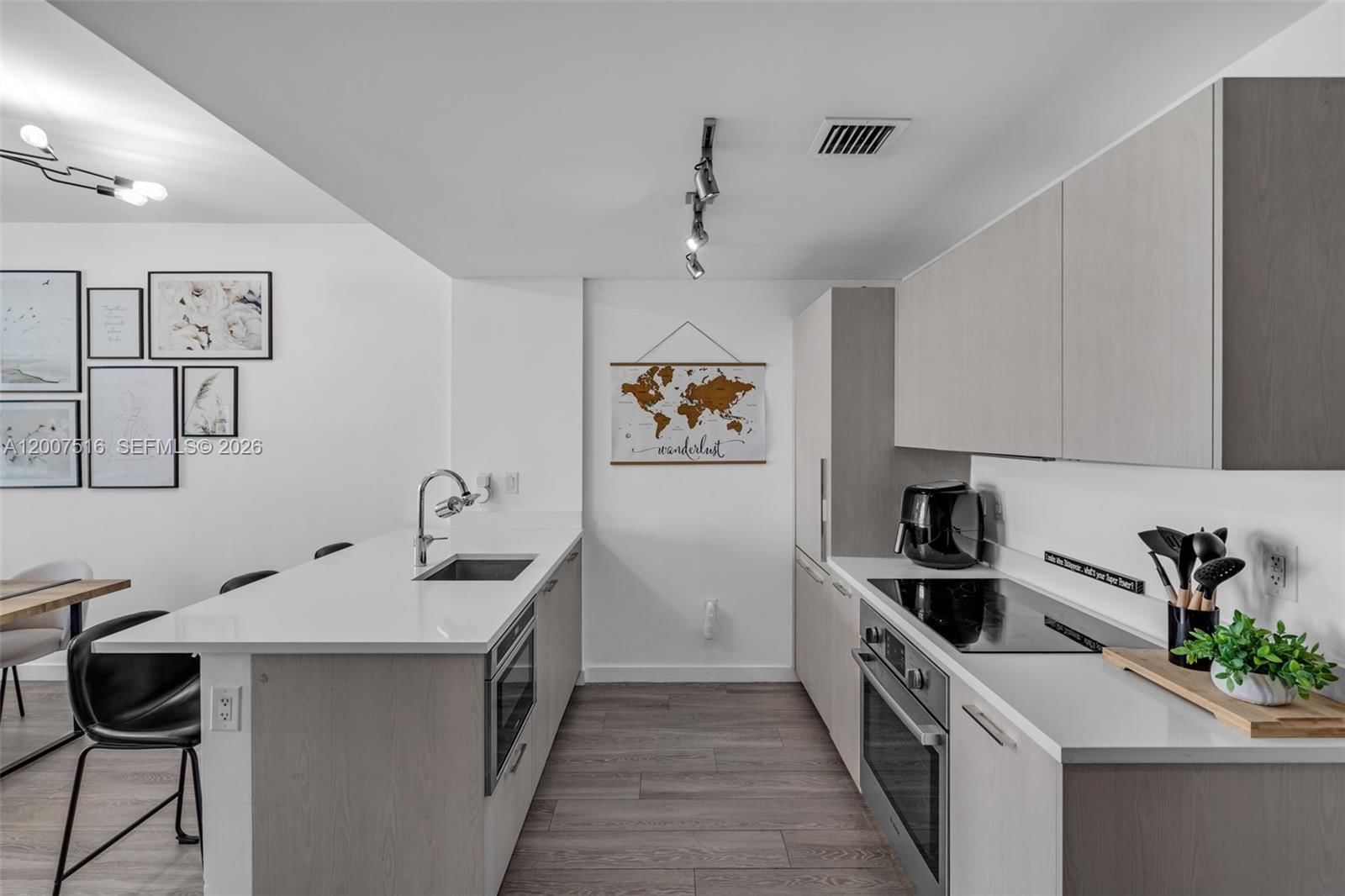 Real estate property located at 501 31st St #3704, Miami-dade, Paraiso Bayviews Condo, Miami, FL