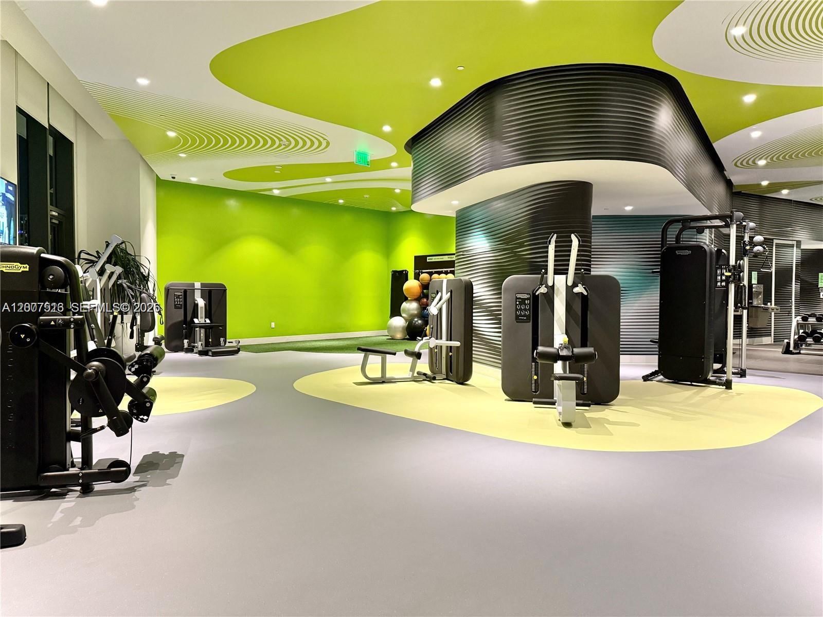 Real estate property located at 501 31st St #3704, Miami-dade, Paraiso Bayviews Condo, Miami, FL