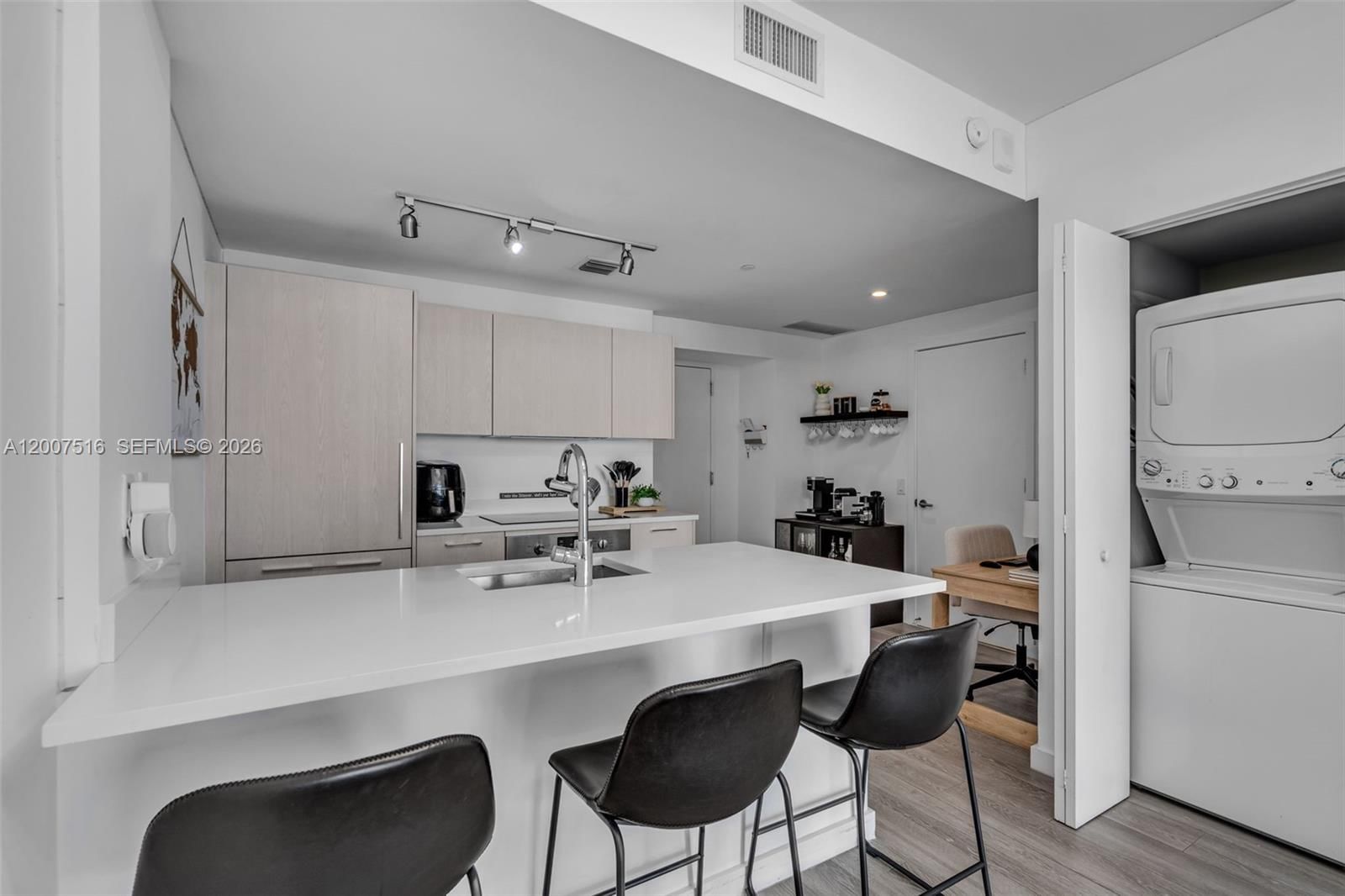 Real estate property located at 501 31st St #3704, Miami-dade, Paraiso Bayviews Condo, Miami, FL