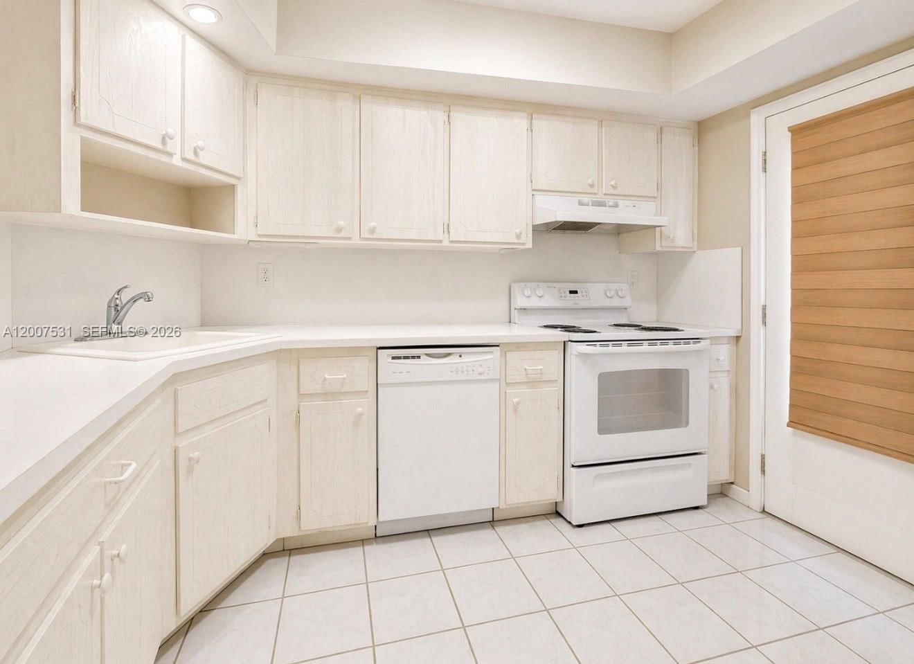 Real estate property located at 900 12th St #110, Broward, Rio Nuevo A Condo, Fort Lauderdale, FL