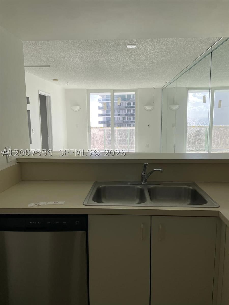 Real estate property located at 5880 Collins Ave #1006, Miami-dade, La Rive Gauche Condo, Miami Beach, FL