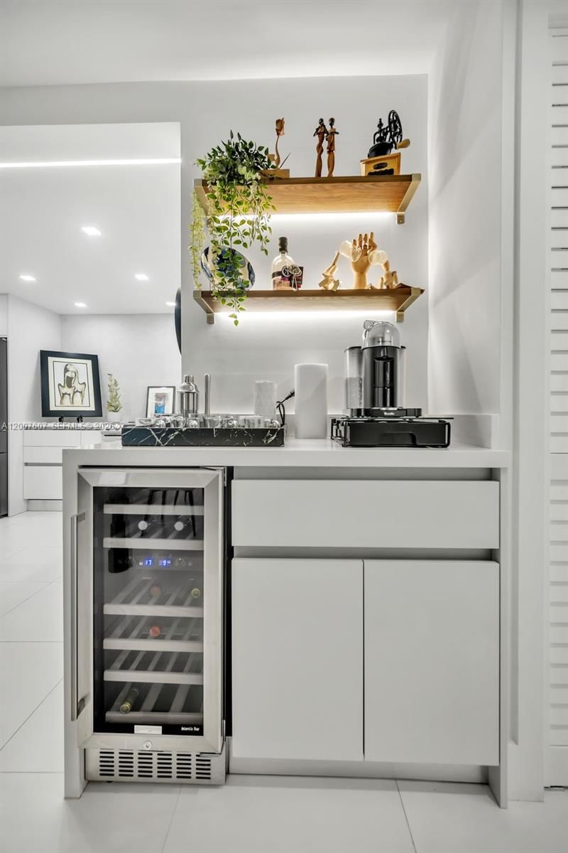 Real estate property located at 6801 Indian Creek Dr #304, Miami-dade, Boston Plaza Condo, Miami Beach, FL