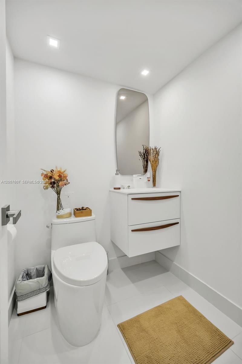 Real estate property located at 6801 Indian Creek Dr #304, Miami-dade, Boston Plaza Condo, Miami Beach, FL