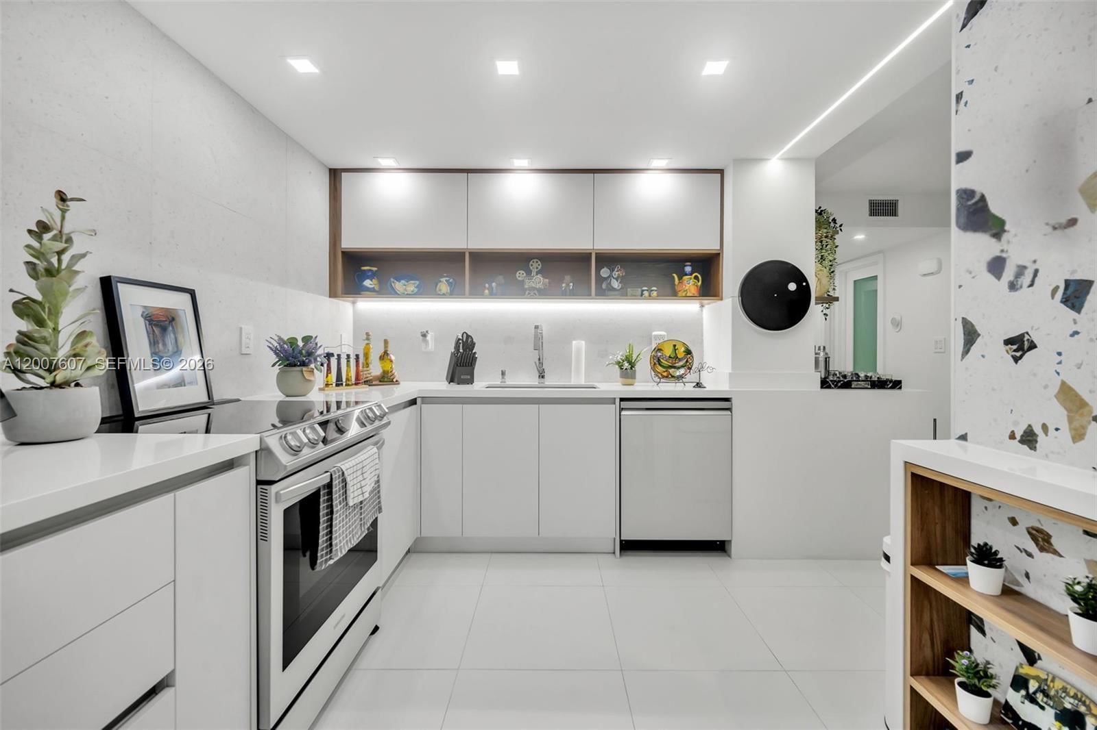 Real estate property located at 6801 Indian Creek Dr #304, Miami-dade, Boston Plaza Condo, Miami Beach, FL