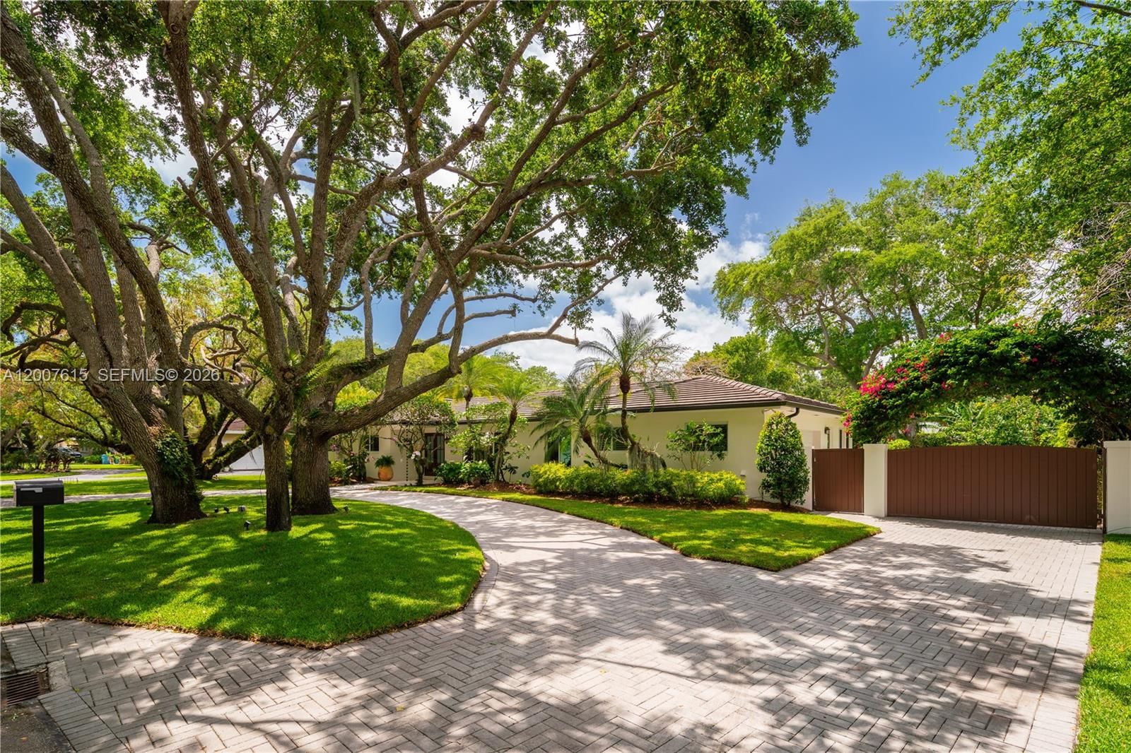 Real estate property located at 16032 74th Pl, Miami-dade, Paris Manor East, Palmetto Bay, FL