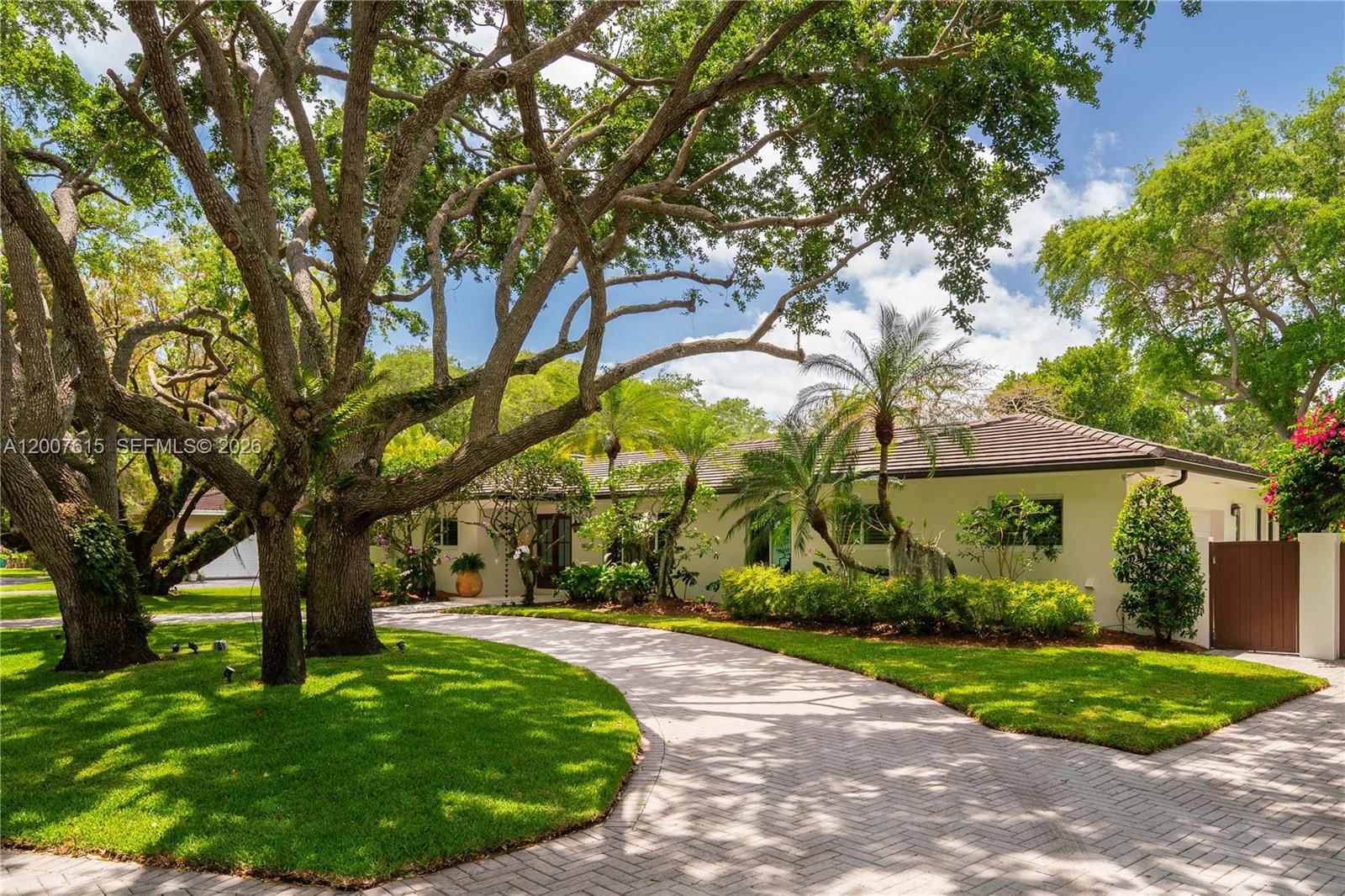 Real estate property located at 16032 74th Pl, Miami-dade, Paris Manor East, Palmetto Bay, FL