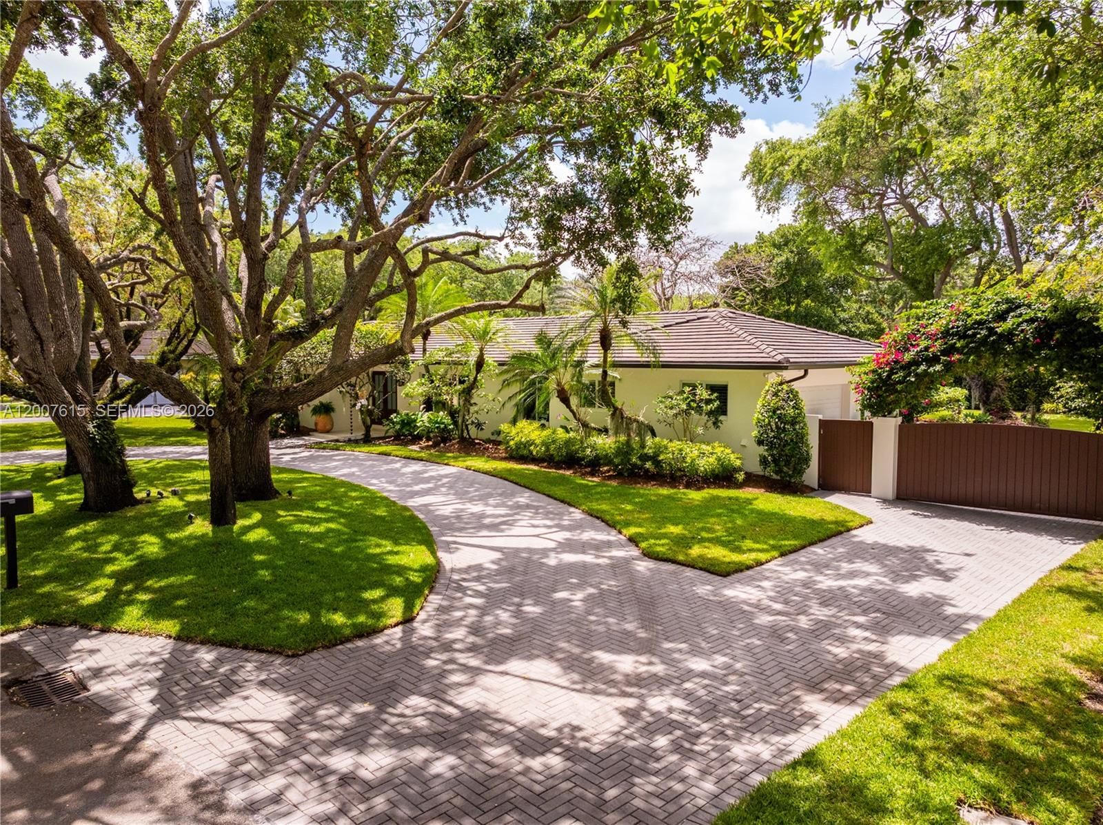 Real estate property located at 16032 74th Pl, Miami-dade, Paris Manor East, Palmetto Bay, FL