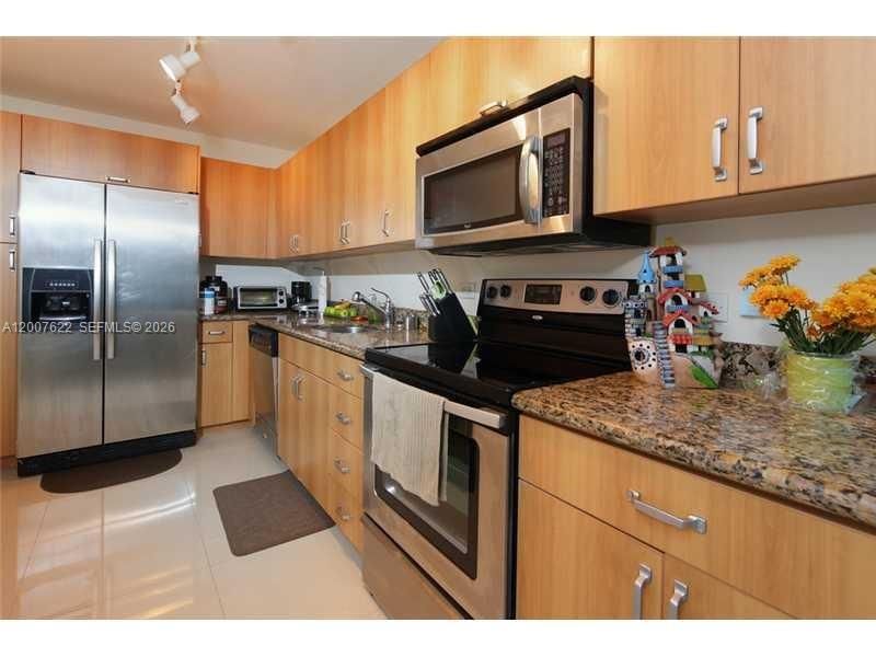 Real estate property located at 7501 Treasure Dr #8C, Miami-dade, Treasures On The Bay Ii C, North Bay Village, FL