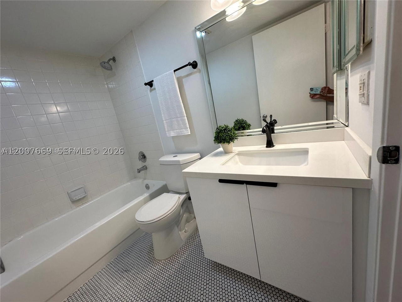 Real estate property located at 1300 124th Ter #408P, Broward, Cambridge At Century Vill, Pembroke Pines, FL