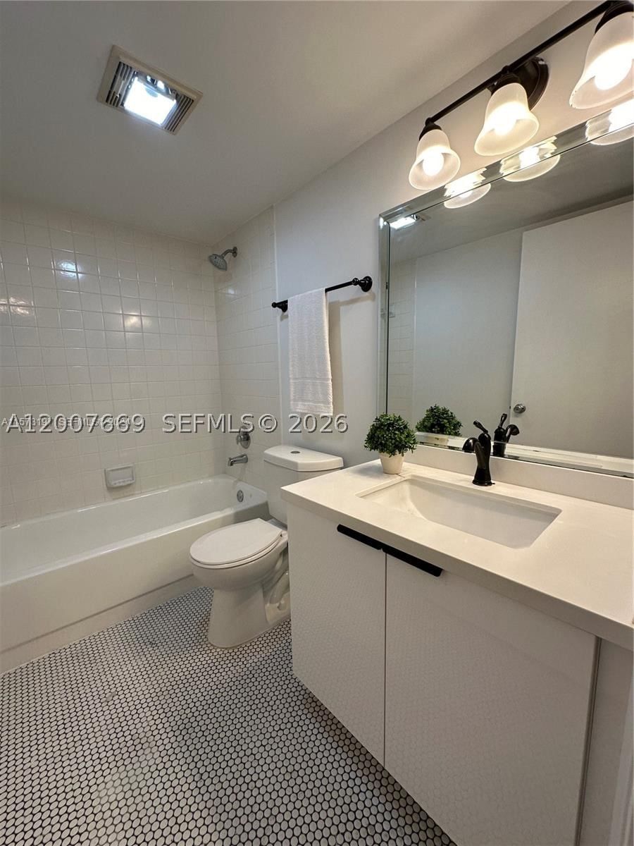 Real estate property located at 1300 124th Ter #408P, Broward, Cambridge At Century Vill, Pembroke Pines, FL