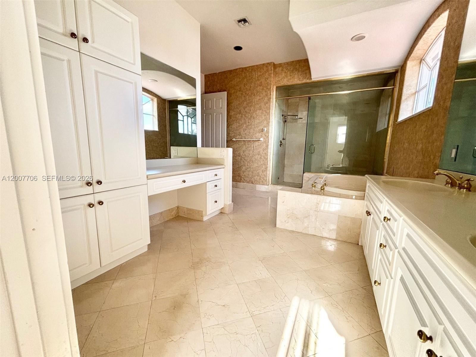 Real estate property located at 1141 Waterside Ln, Broward, Three Islands 3rd Section, Hollywood, FL