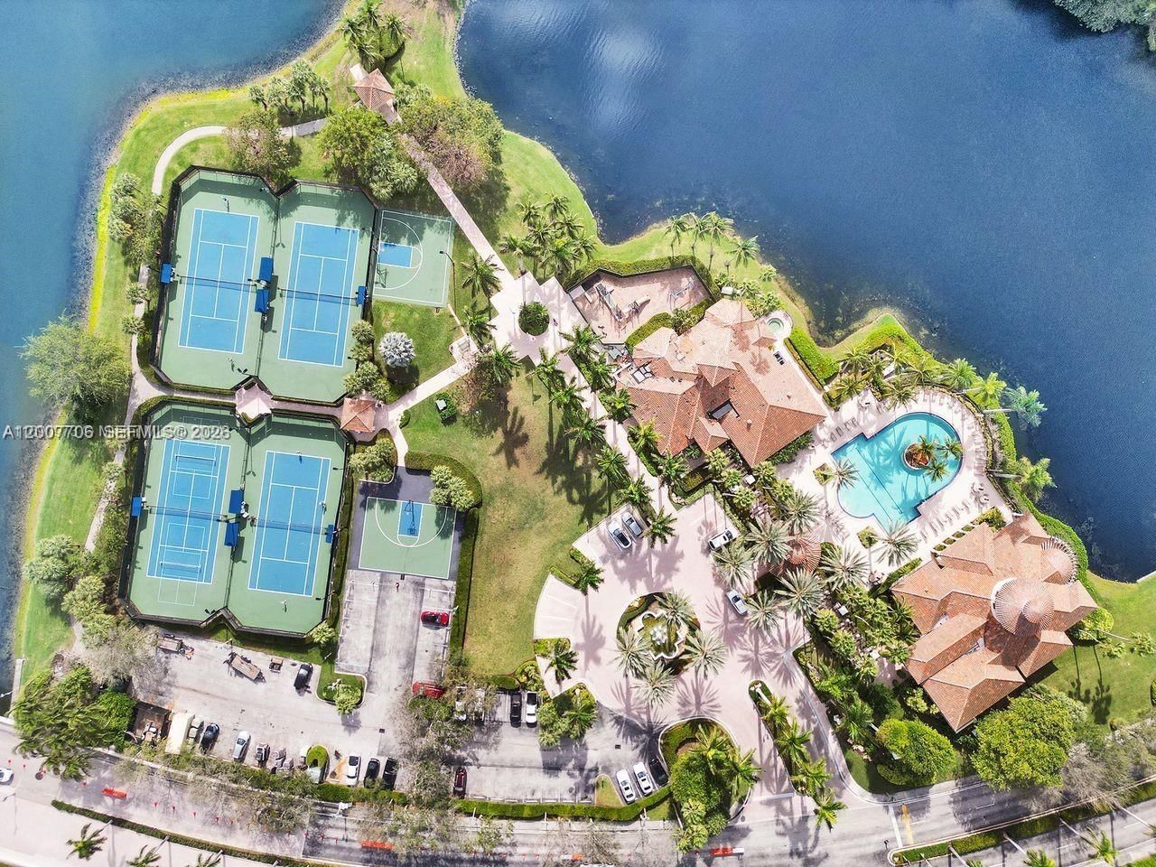 Real estate property located at 1141 Waterside Ln, Broward, Three Islands 3rd Section, Hollywood, FL