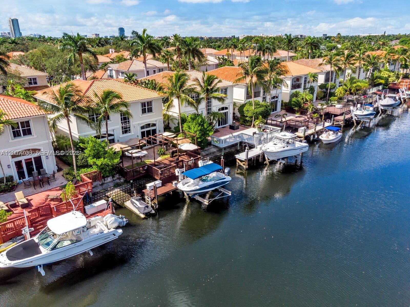 Real estate property located at 1141 Waterside Ln, Broward, Three Islands 3rd Section, Hollywood, FL