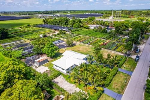 Real estate property located at 13770 192nd St, Miami-dade, 5.5 Acre W 4/3 Crossfenced, Miami, FL