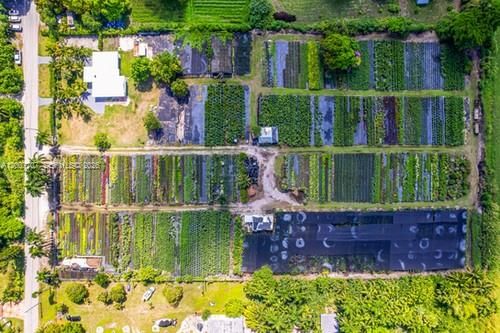 Real estate property located at 13770 192nd St, Miami-dade, 5.5 Acre W 4/3 Crossfenced, Miami, FL