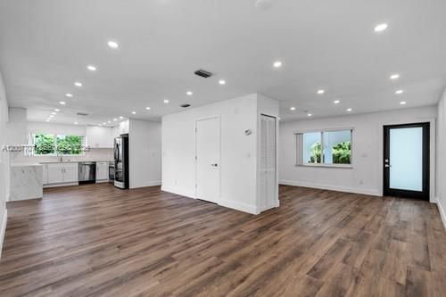 Real estate property located at 13770 192nd St, Miami-dade, 5.5 Acre W 4/3 Crossfenced, Miami, FL