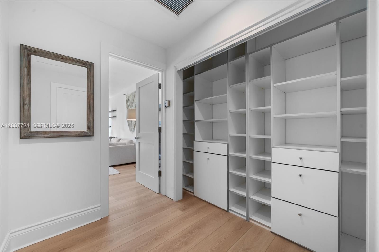 Real estate property located at 200 Ocean Lane Dr #108, Miami-dade, Island House Apt Inc - Co, Key Biscayne, FL