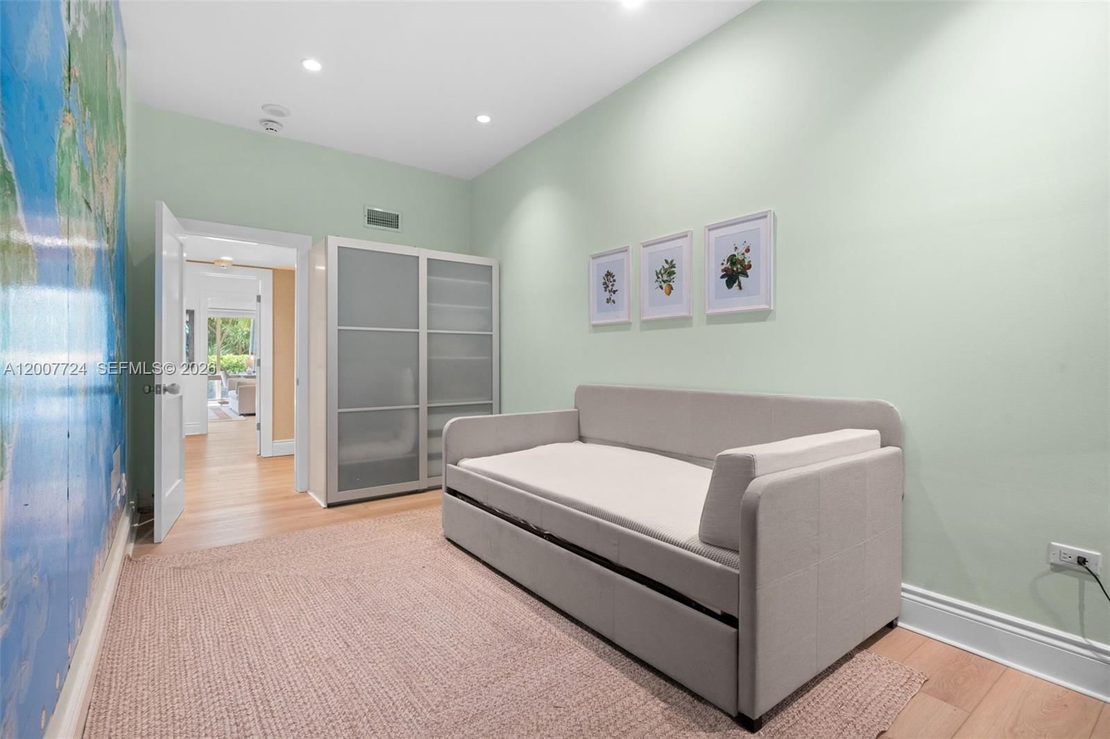 Real estate property located at 200 Ocean Lane Dr #108, Miami-dade, Island House Apt Inc - Co, Key Biscayne, FL