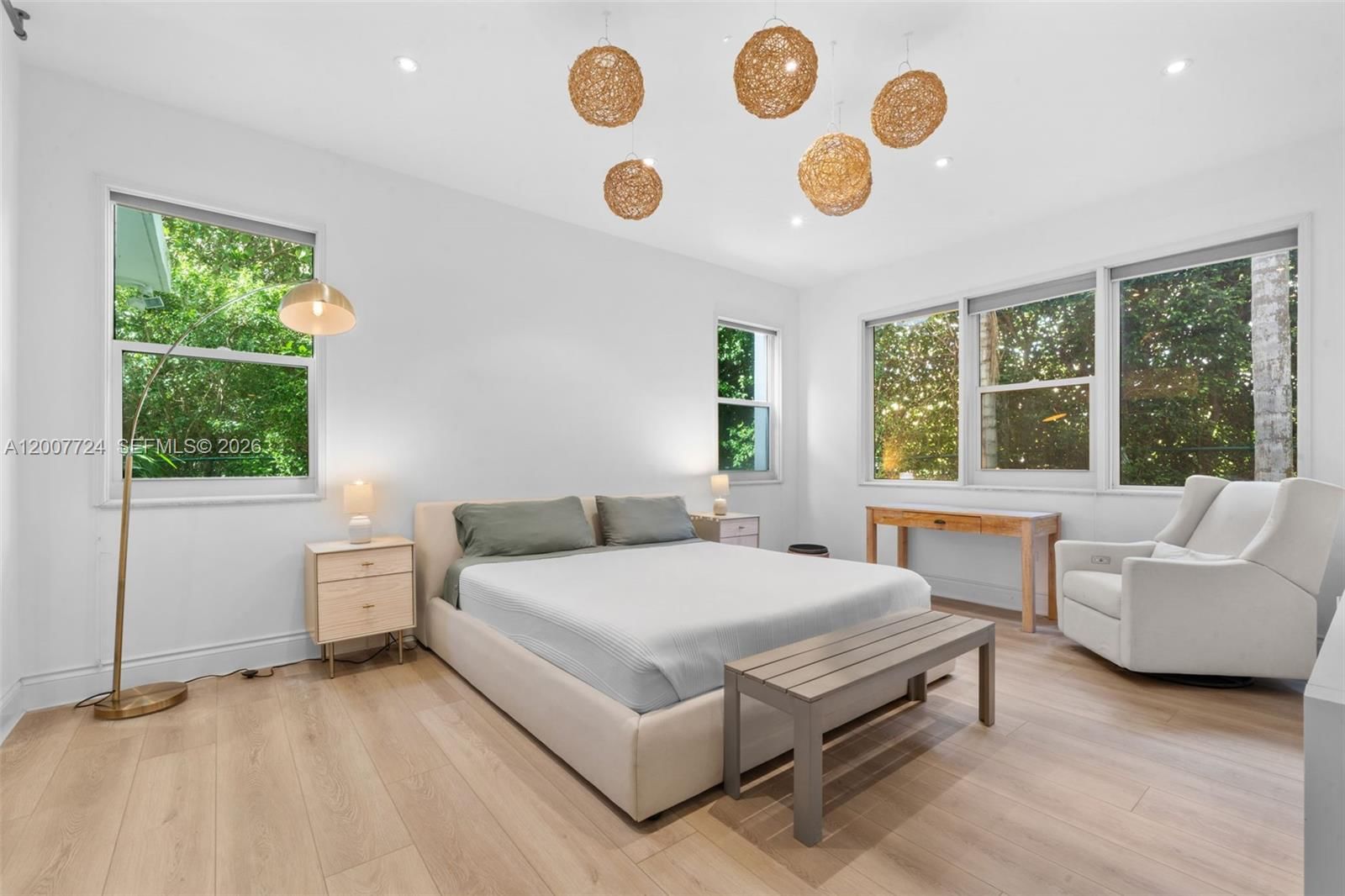 Real estate property located at 200 Ocean Lane Dr #108, Miami-dade, Island House Apt Inc - Co, Key Biscayne, FL