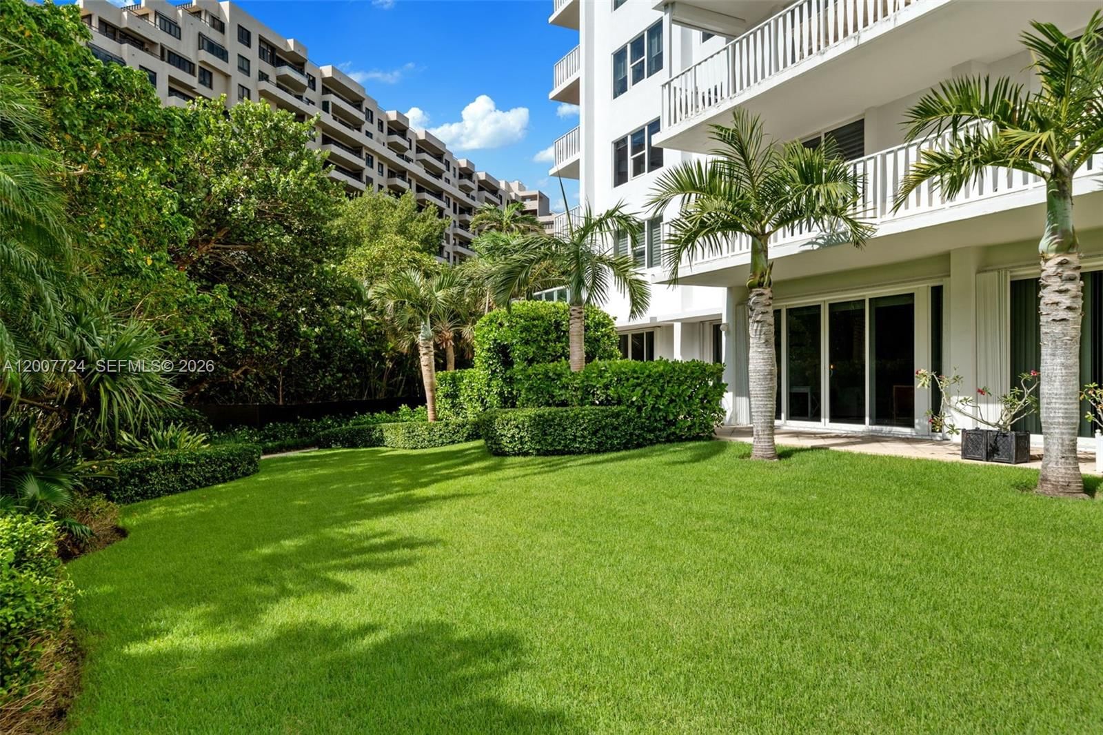 Real estate property located at 200 Ocean Lane Dr #108, Miami-dade, Island House Apt Inc - Co, Key Biscayne, FL