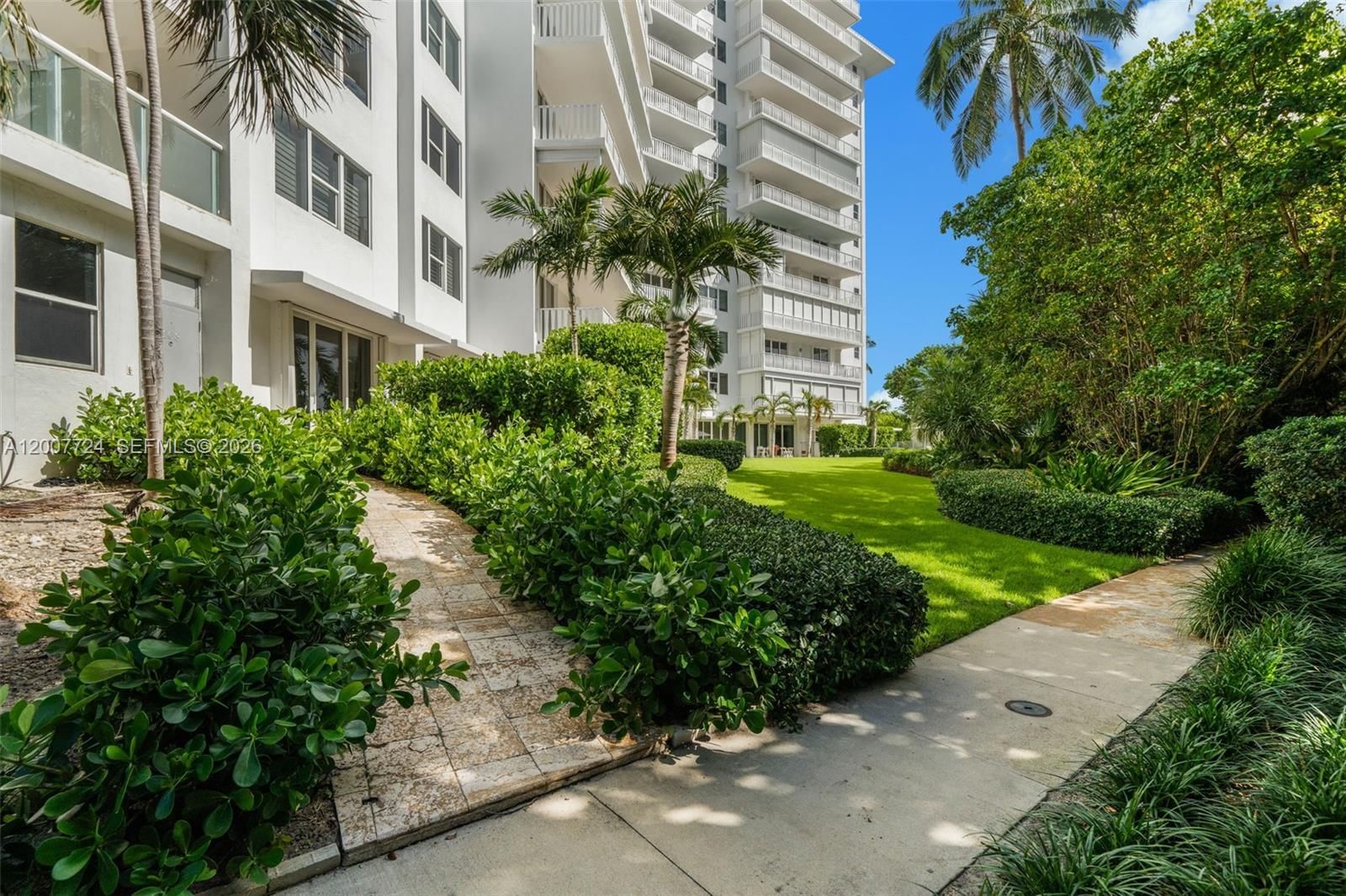Real estate property located at 200 Ocean Lane Dr #108, Miami-dade, Island House Apt Inc - Co, Key Biscayne, FL