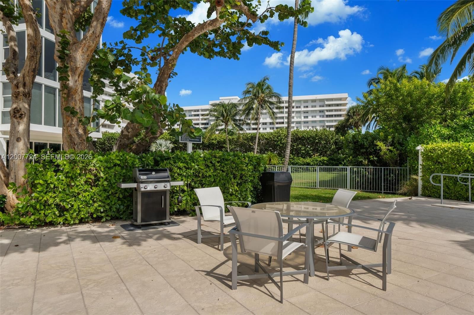Real estate property located at 200 Ocean Lane Dr #108, Miami-dade, Island House Apt Inc - Co, Key Biscayne, FL