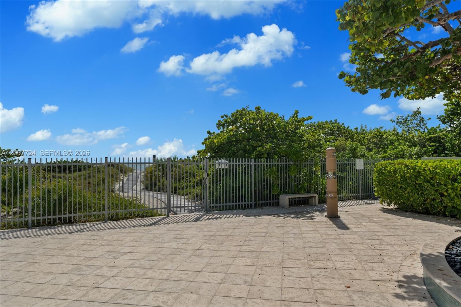 Real estate property located at 200 Ocean Lane Dr #108, Miami-dade, Island House Apt Inc - Co, Key Biscayne, FL