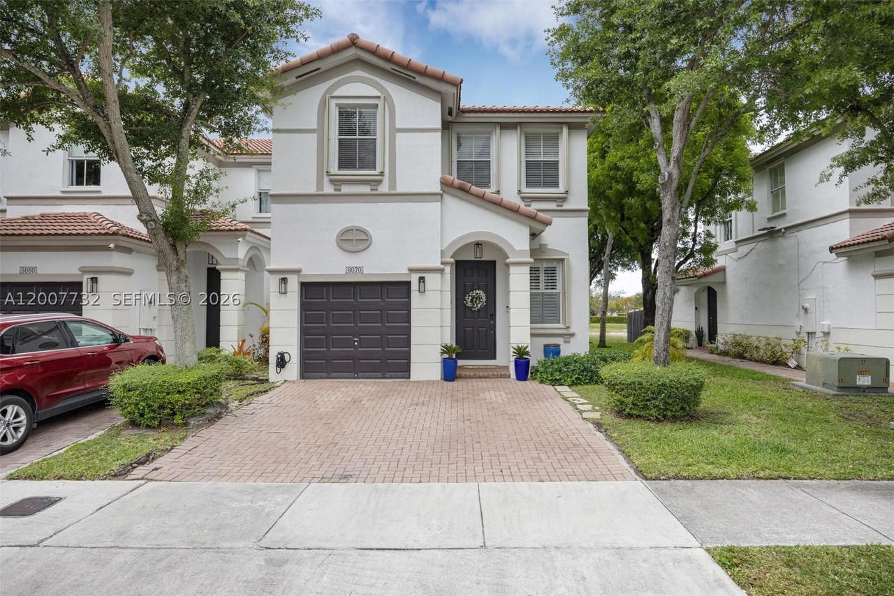 Real estate property located at 8070 108th Pl, Miami-dade, Islands At Doral 1st Addn, Doral, FL
