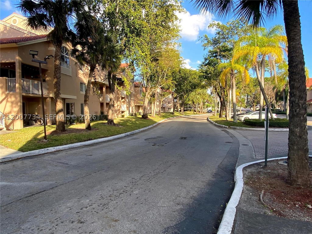 Real estate property located at 10521 158th Ct #206, Miami-dade, Royal Palm Place, Miami, FL