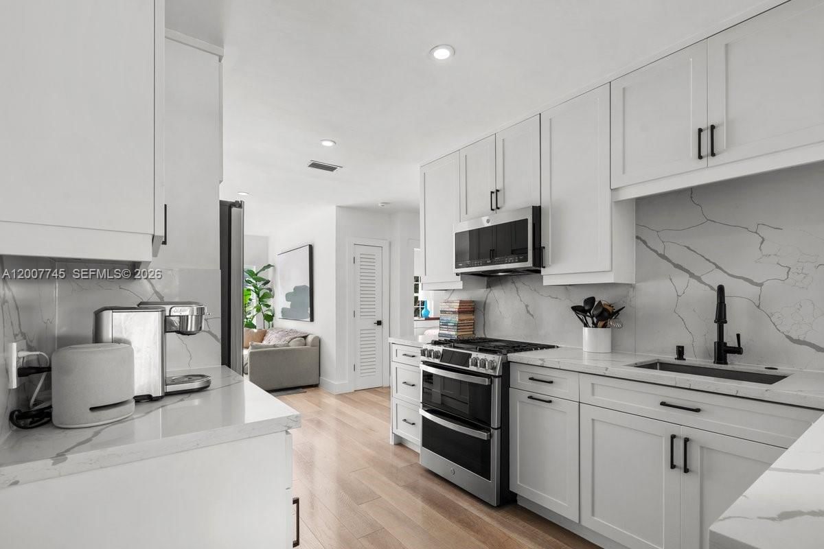 Real estate property located at 11790 8th Ave, Miami-dade, Griffing Biscayne Park Es, Biscayne Park, FL