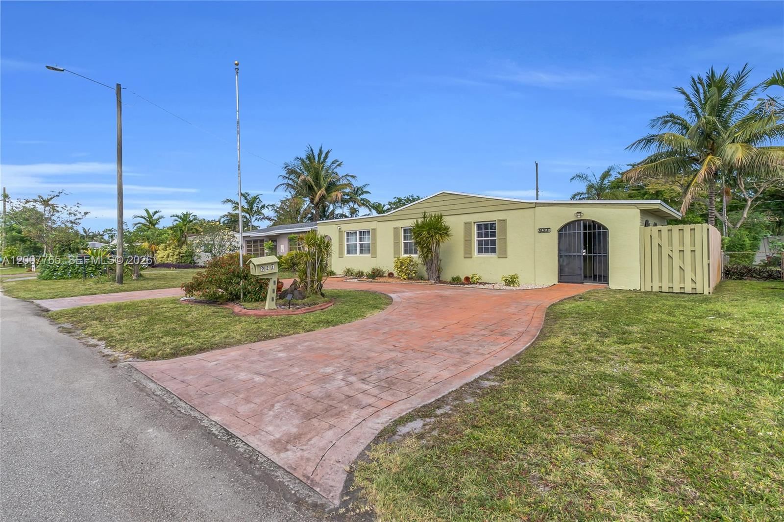 Real estate property located at 921 31st Ct, Broward, Breezy Manor Amended, Hollywood, FL