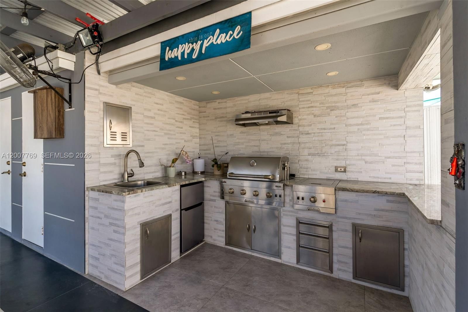 Real estate property located at 4041 117th Ave, Miami-dade, Westwood Lake, Miami, FL