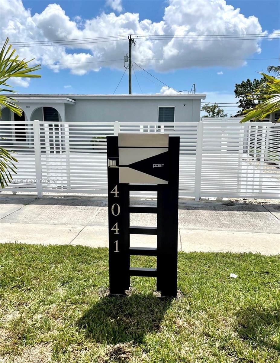 Real estate property located at 4041 117th Ave, Miami-dade, Westwood Lake, Miami, FL