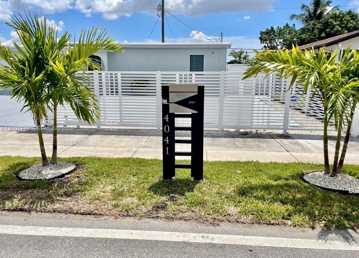 Real estate property located at 4041 117th Ave, Miami-dade, Westwood Lake, Miami, FL