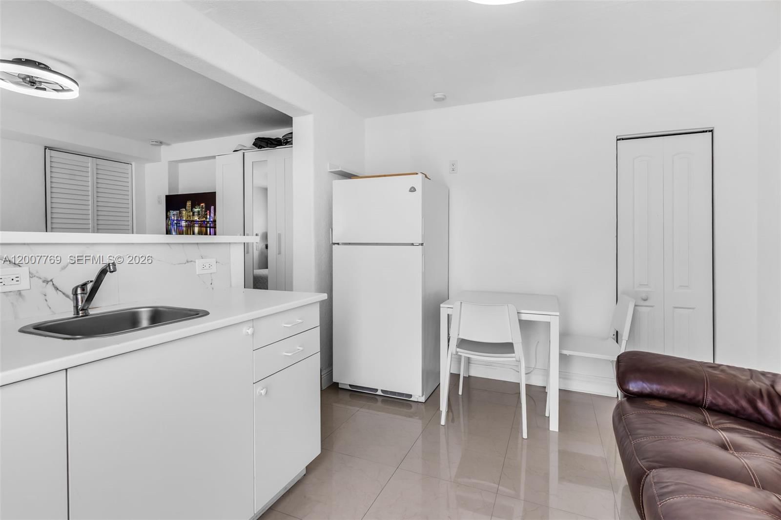 Real estate property located at 4041 117th Ave, Miami-dade, Westwood Lake, Miami, FL