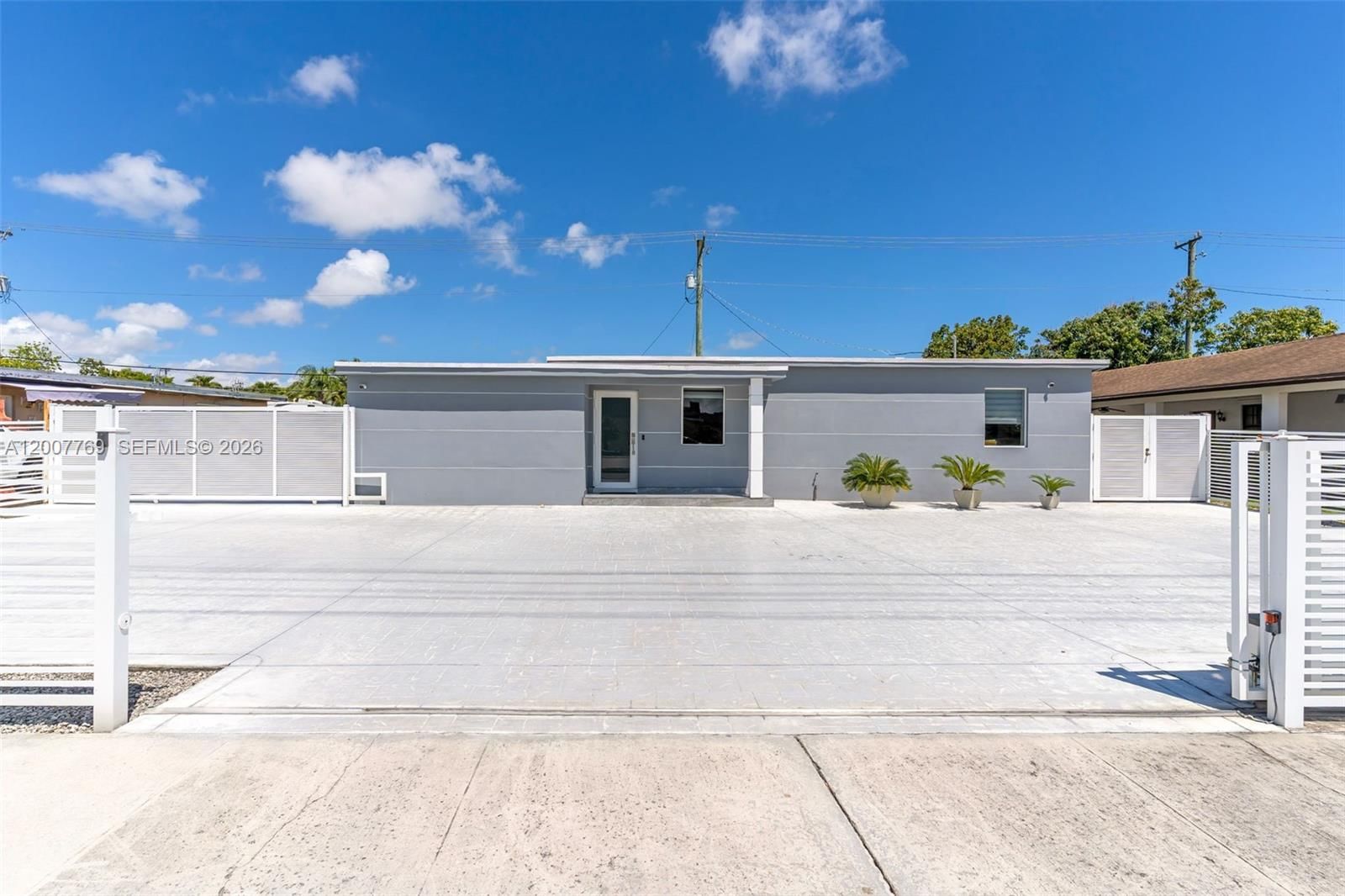 Real estate property located at 4041 117th Ave, Miami-dade, Westwood Lake, Miami, FL