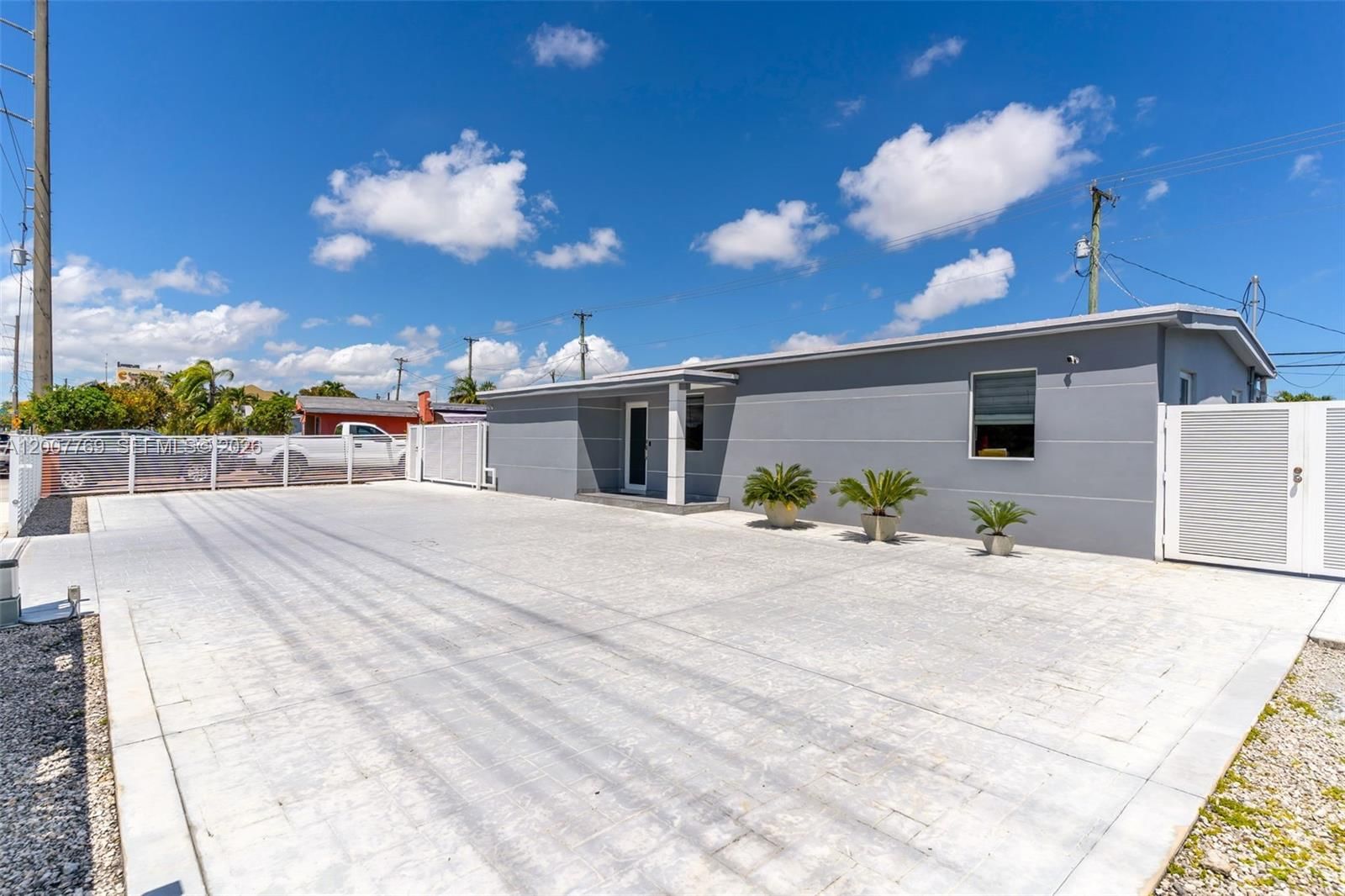 Real estate property located at 4041 117th Ave, Miami-dade, Westwood Lake, Miami, FL